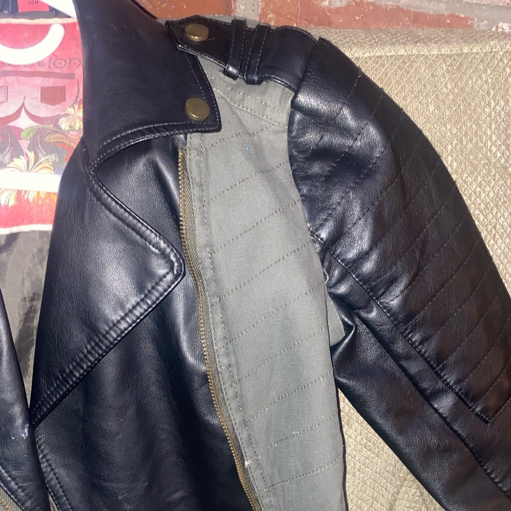 Leather jacket - Picture 13 of 15
